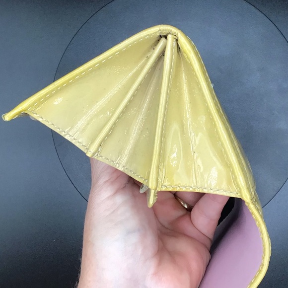 COACH PENELOPE EMBOSSED BEIGE SIGNATURE SLIM ENVELOPE PATENT LEATHER - Picture 10 of 11